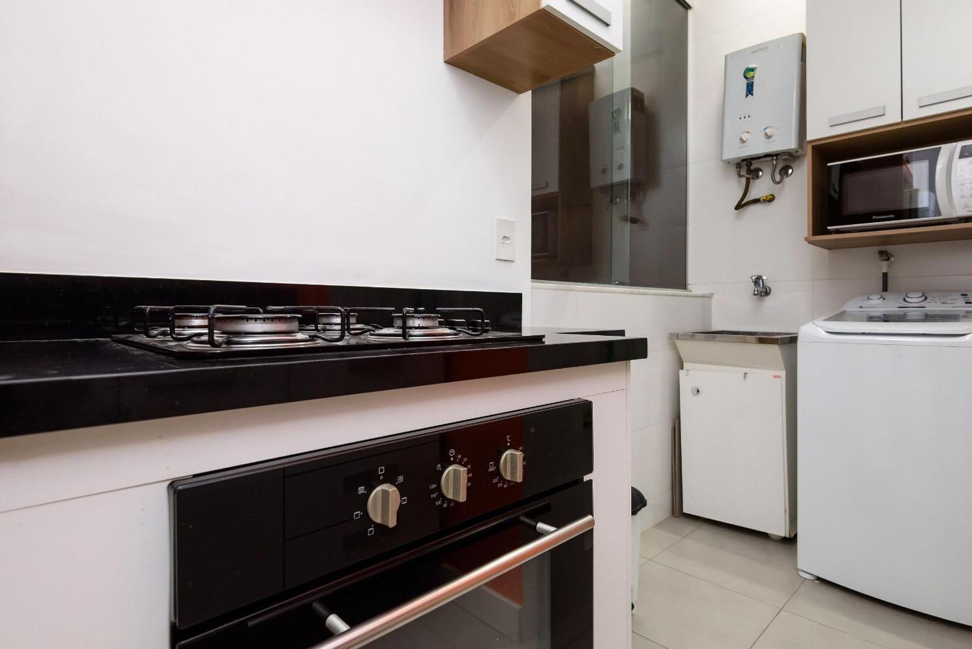 Omar Do Rio: Moderna Qto&sala A 400m De La Playa De Copacabana, Con Internet 250mbps Y Smart Tv Apartamento